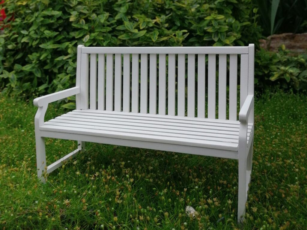 Ławeczka ogrodowa KLASYCZNA biała